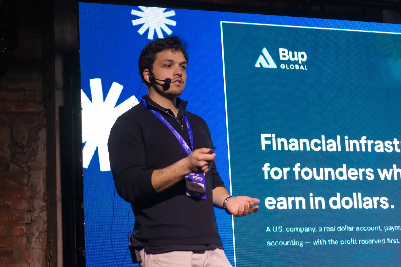 Octavio Acuña presentando BUP Global en el Demo Day de Startup Biobío