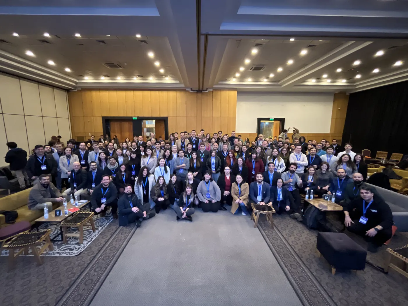 Foto grupal de todos los asistentes a la Experiencia Endeavor Biobío 2026