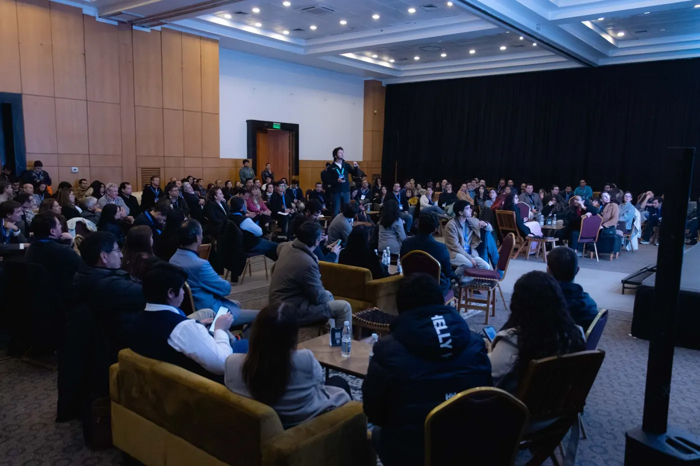 La sala llena durante la Experiencia Endeavor Biobío 2026
